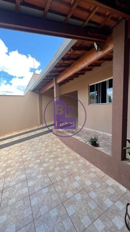 Casa à venda com 3 dormitórios no conjunto habitacional viol