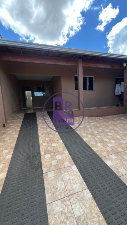 Casa à venda com 3 dormitórios no conjunto habitacional viol