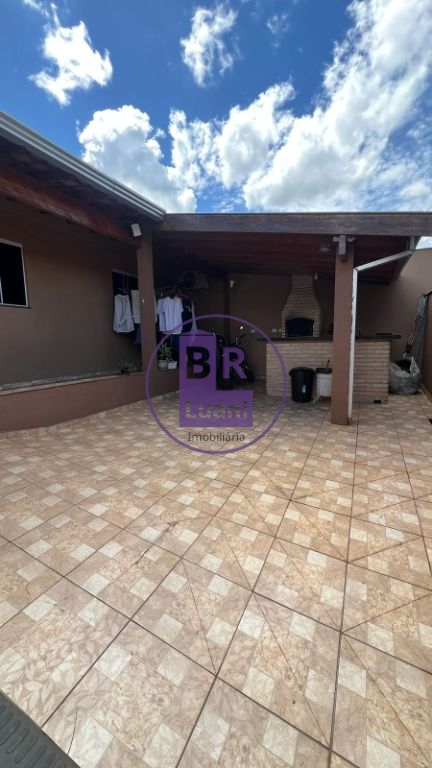 Casa à venda com 3 dormitórios no conjunto habitacional viol