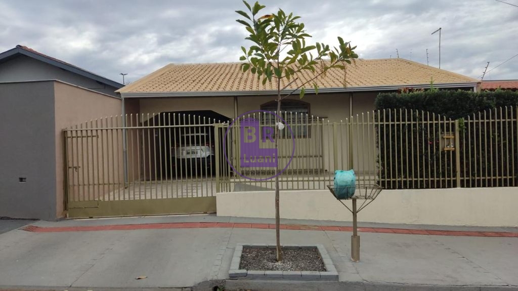 Linda casa à venda com 3 dormitórios sendo 1 suíte .