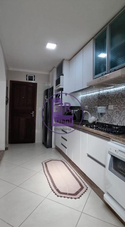 Linda casa à venda com 3 dormitórios sendo 1 suíte .