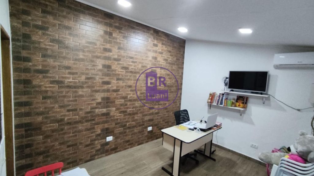 Linda casa à venda com 3 dormitórios sendo 1 suíte .
