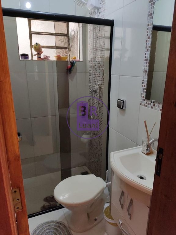 Linda casa à venda com 3 dormitórios sendo 1 suíte .