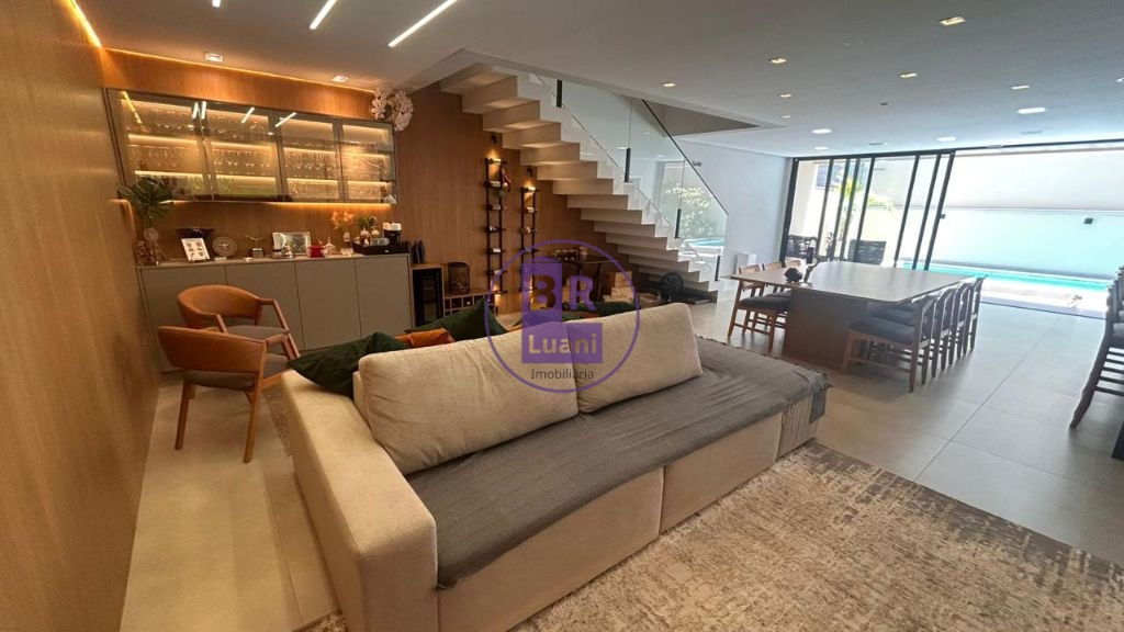 Casa alto padrão com 3 suites porteira fechada à venda