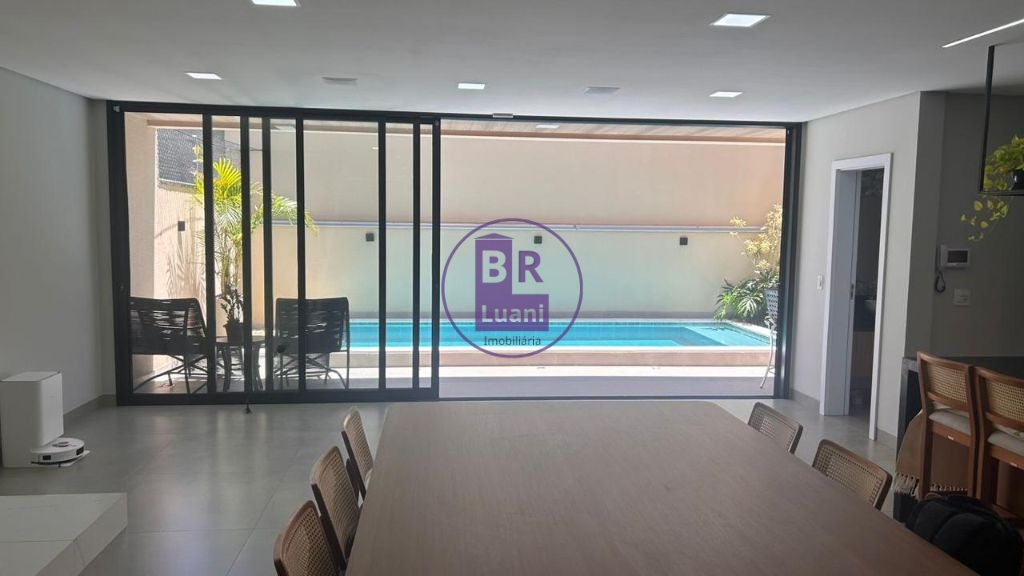 Casa alto padrão com 3 suites porteira fechada à venda
