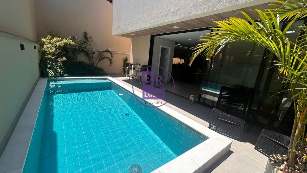 Casa alto padrão com 3 suites porteira fechada à venda