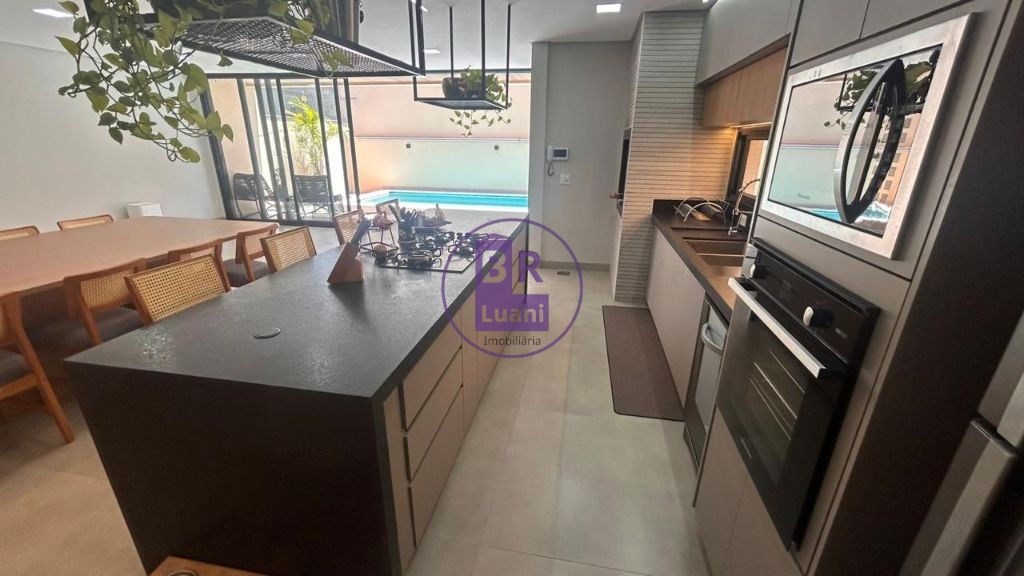 Casa alto padrão com 3 suites porteira fechada à venda