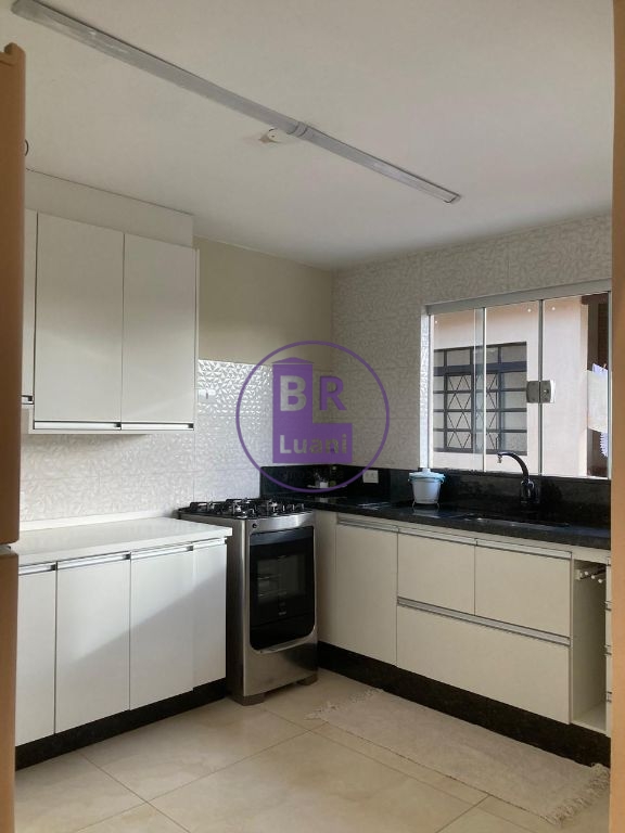 Excelente casa à venda com 3 dormitórios sendo 1 suite