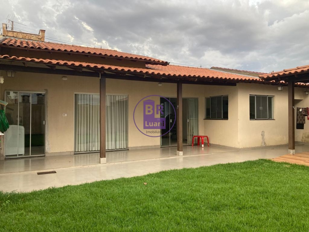 Excelente casa à venda com 3 dormitórios sendo 1 suite