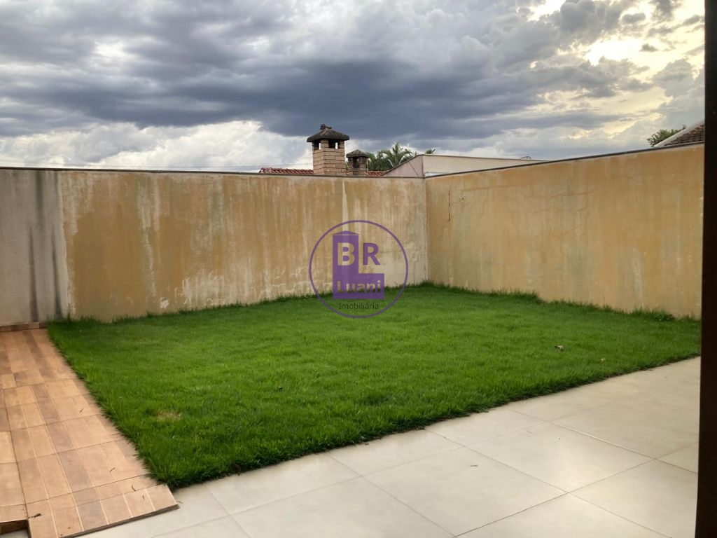 Excelente casa à venda com 3 dormitórios sendo 1 suite