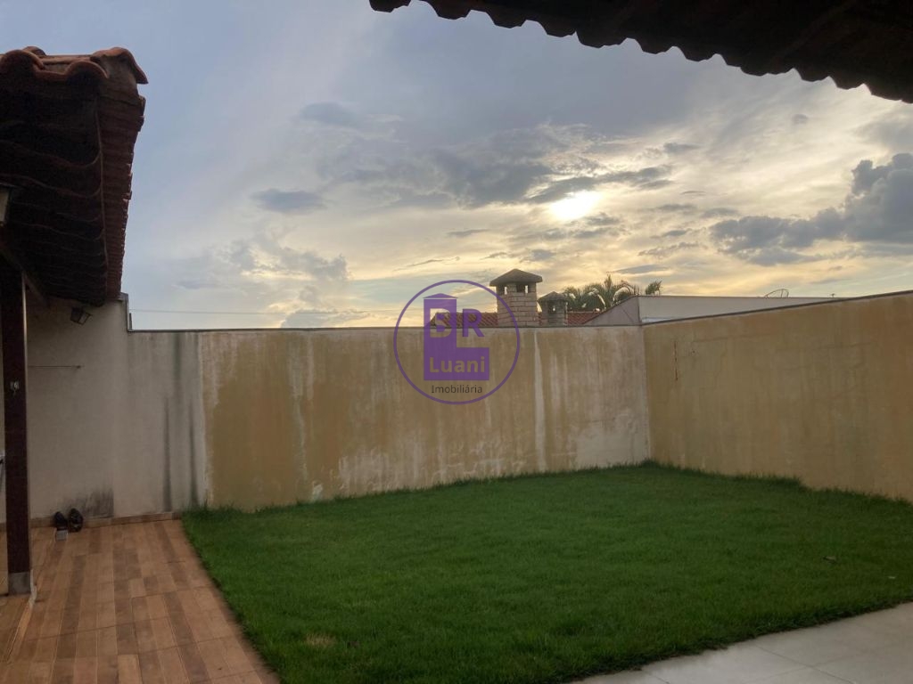 Excelente casa à venda com 3 dormitórios sendo 1 suite