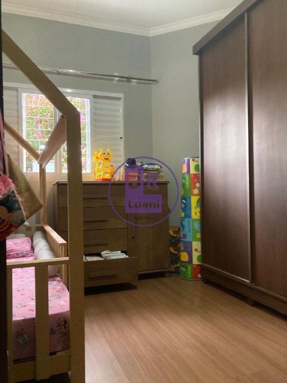 Excelente casa à venda com 3 dormitórios sendo 1 suite