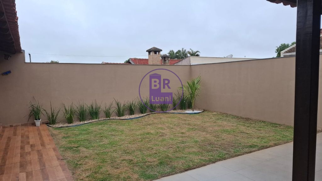 Excelente casa à venda com 3 dormitórios sendo 1 suite