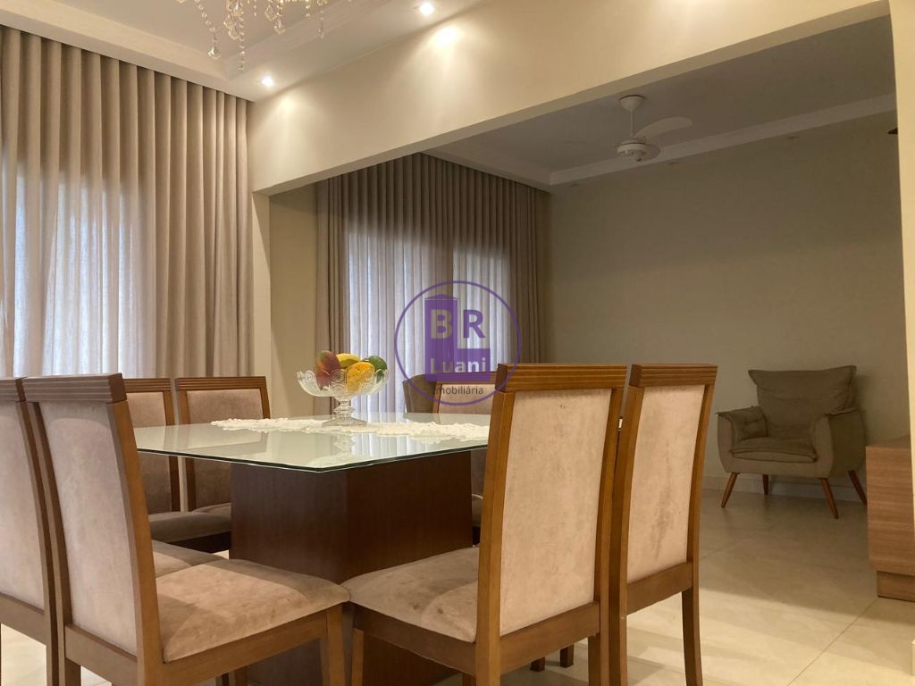 Excelente casa à venda com 3 dormitórios sendo 1 suite