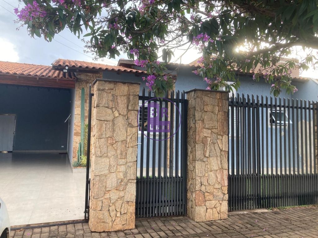 Excelente casa à venda com 3 dormitórios sendo 1 suite