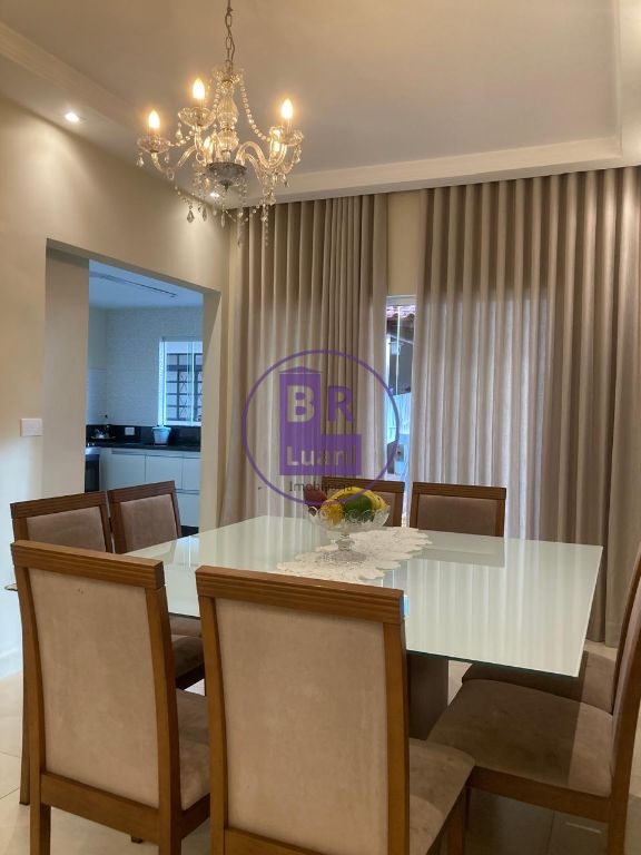 Excelente casa à venda com 3 dormitórios sendo 1 suite