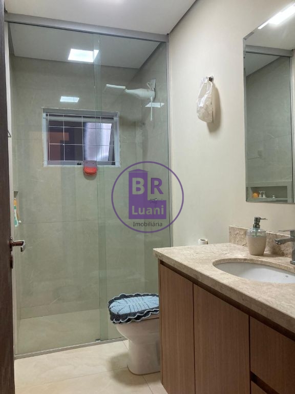 Excelente casa à venda com 3 dormitórios sendo 1 suite