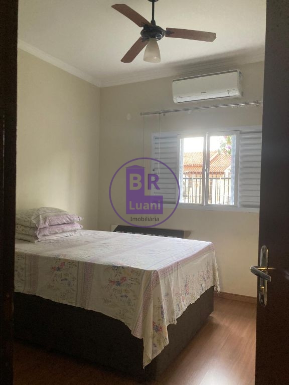 Excelente casa à venda com 3 dormitórios sendo 1 suite