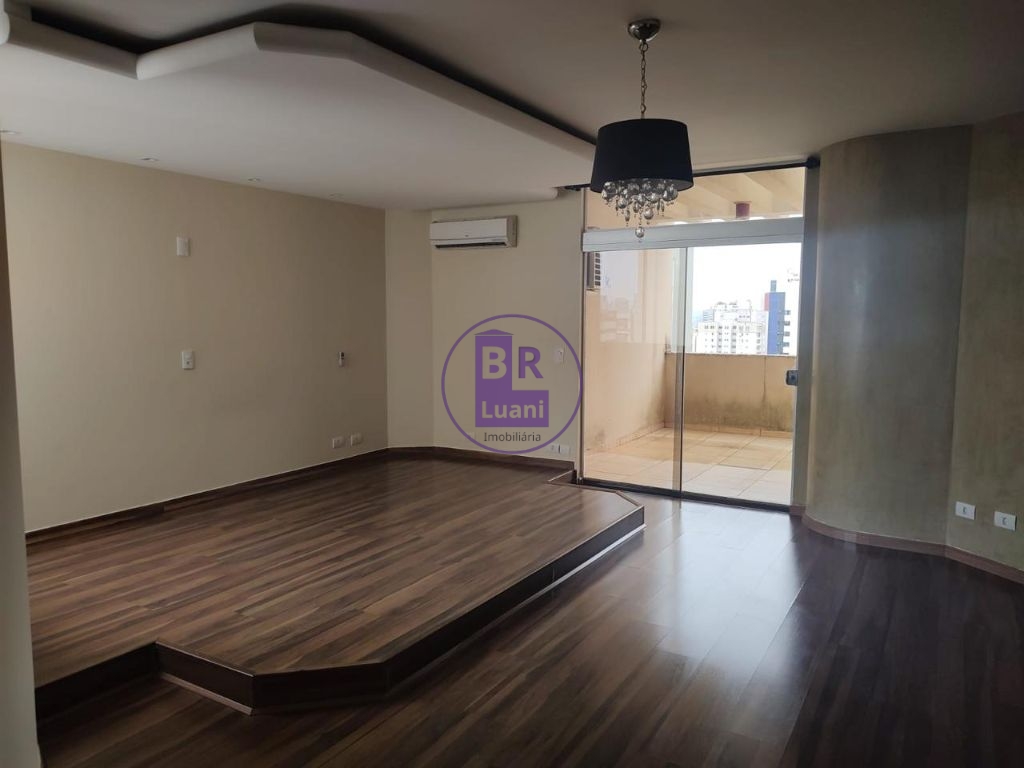 Lindo apartamento tríplex com 4cdormitorios sendo 2 suítes.