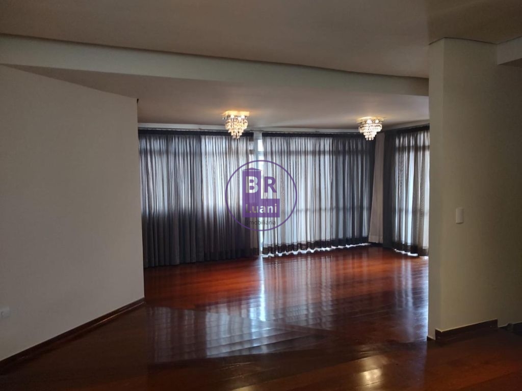 Lindo apartamento tríplex com 4cdormitorios sendo 2 suítes.