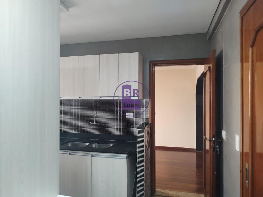 Lindo apartamento tríplex com 4cdormitorios sendo 2 suítes.