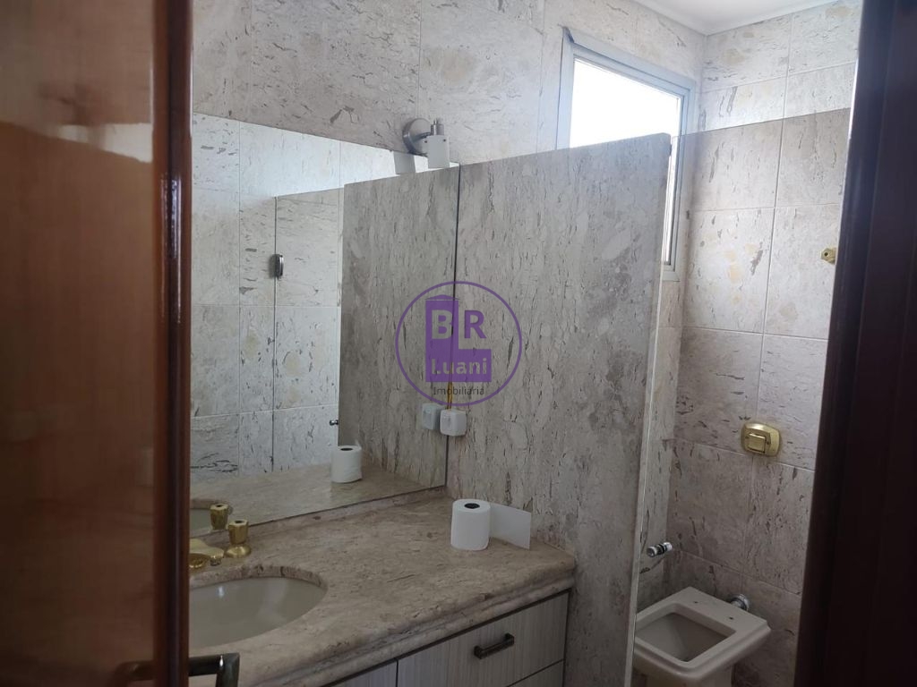 Lindo apartamento tríplex com 4cdormitorios sendo 2 suítes.