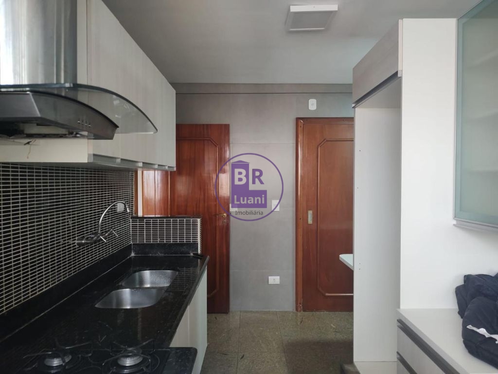 Lindo apartamento tríplex com 4cdormitorios sendo 2 suítes.