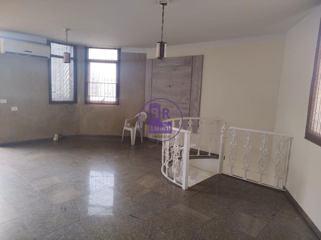 Lindo apartamento tríplex com 4cdormitorios sendo 2 suítes.