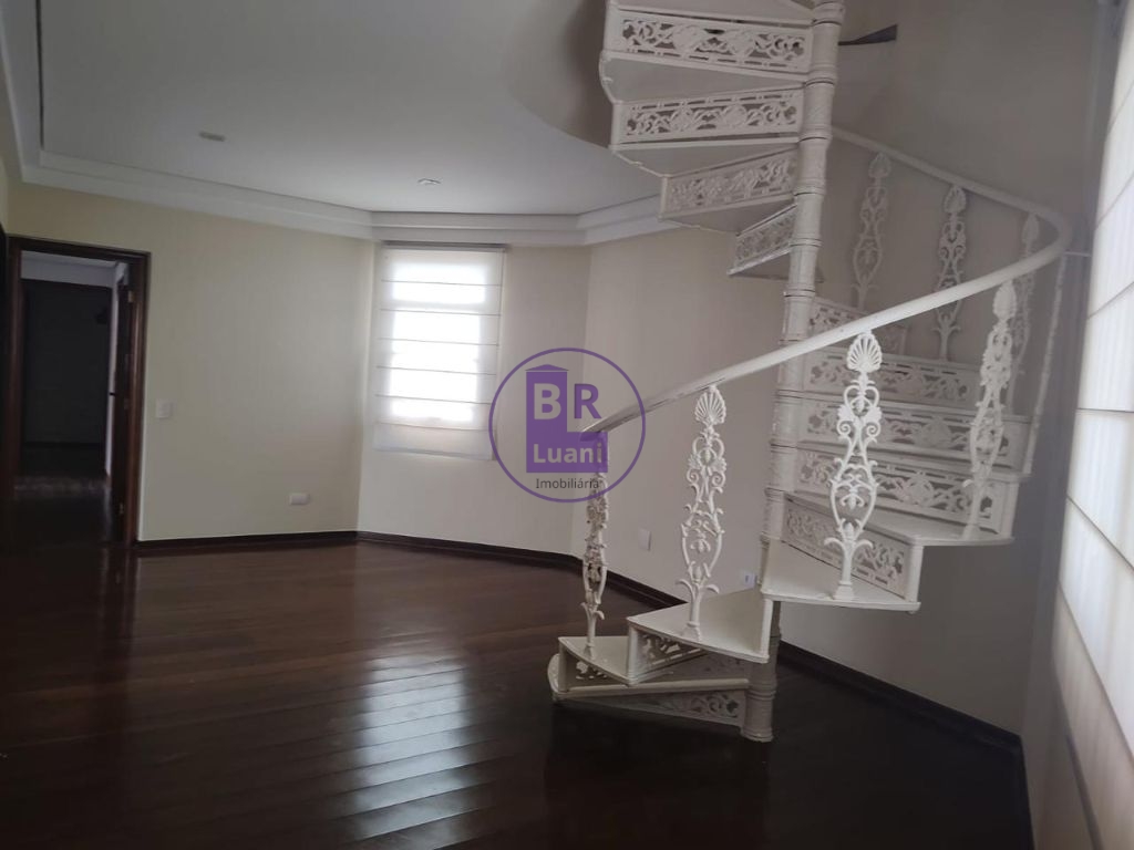 Lindo apartamento tríplex com 4cdormitorios sendo 2 suítes.