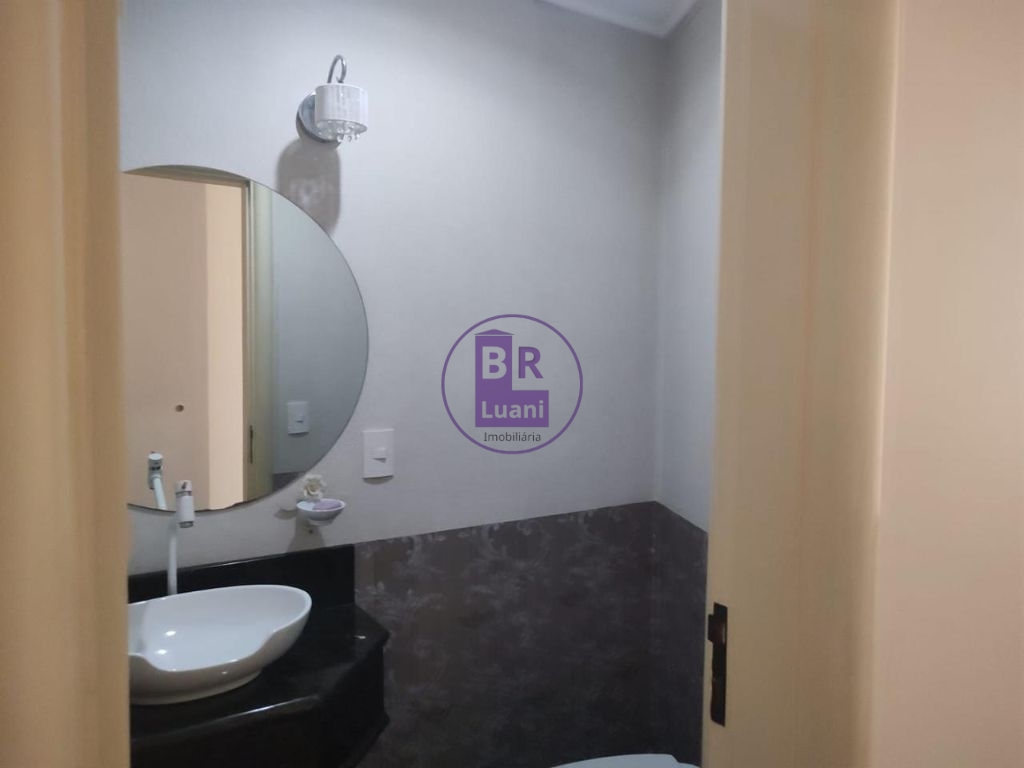 Lindo apartamento tríplex com 4cdormitorios sendo 2 suítes.