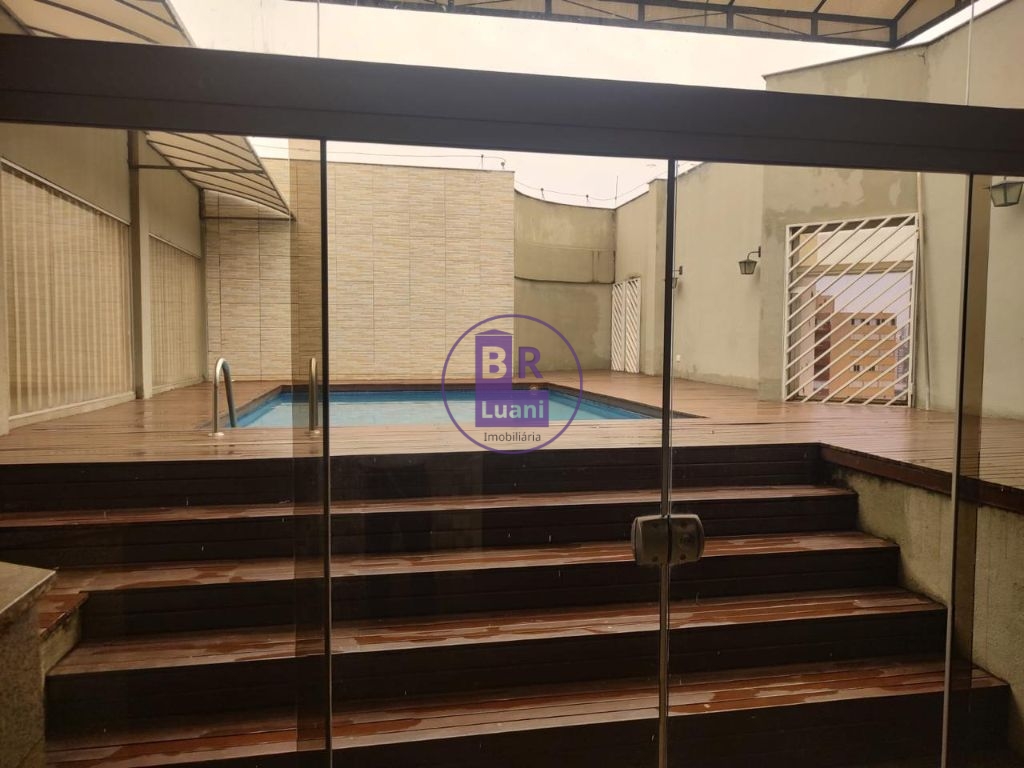 Lindo apartamento tríplex com 4cdormitorios sendo 2 suítes.