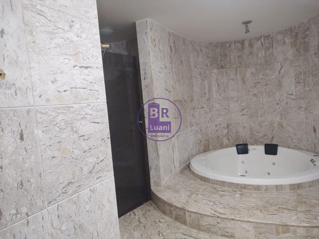 Lindo apartamento tríplex com 4cdormitorios sendo 2 suítes.