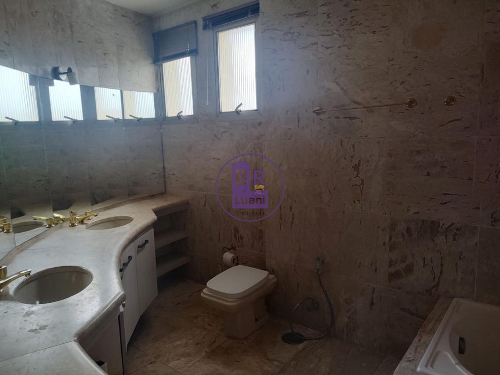 Lindo apartamento tríplex com 4cdormitorios sendo 2 suítes.