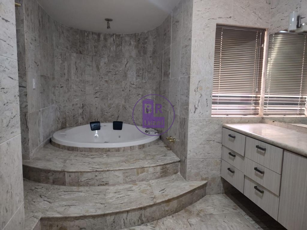 Lindo apartamento tríplex com 4cdormitorios sendo 2 suítes.
