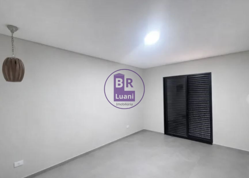 Linda casa à venda toda reformada com 3 dormitórios sendo 1 