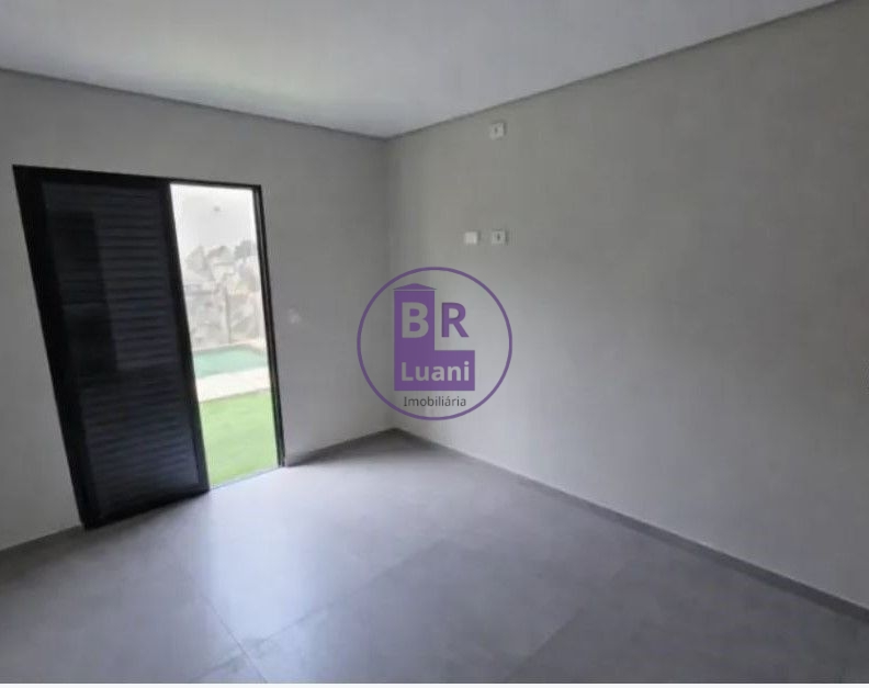 Linda casa à venda toda reformada com 3 dormitórios sendo 1 