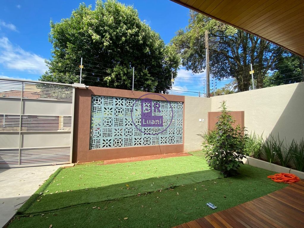 Linda casa à venda toda reformada com 3 dormitórios sendo 1 
