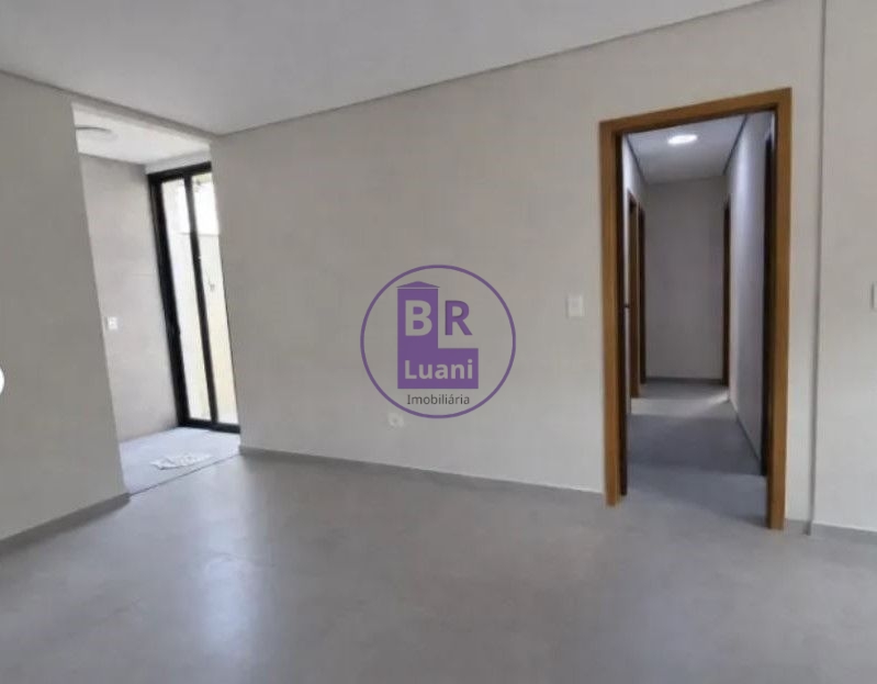 Linda casa à venda toda reformada com 3 dormitórios sendo 1 