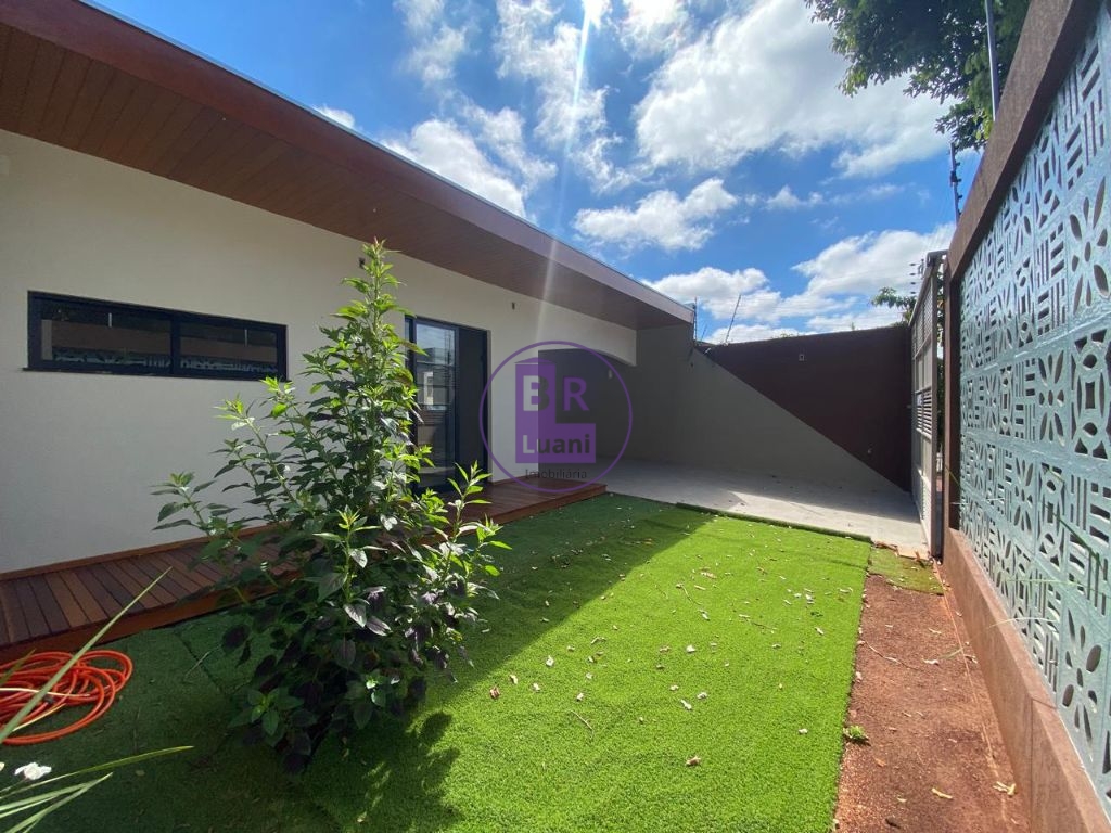 Linda casa à venda toda reformada com 3 dormitórios sendo 1 
