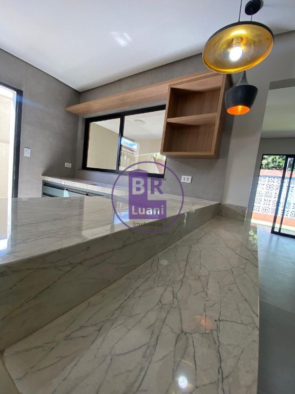 Linda casa à venda toda reformada com 3 dormitórios sendo 1 suíte
