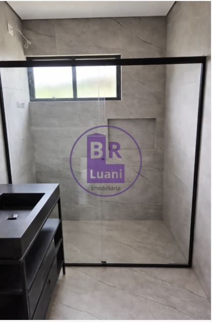 Linda casa à venda toda reformada com 3 dormitórios sendo 1 suíte