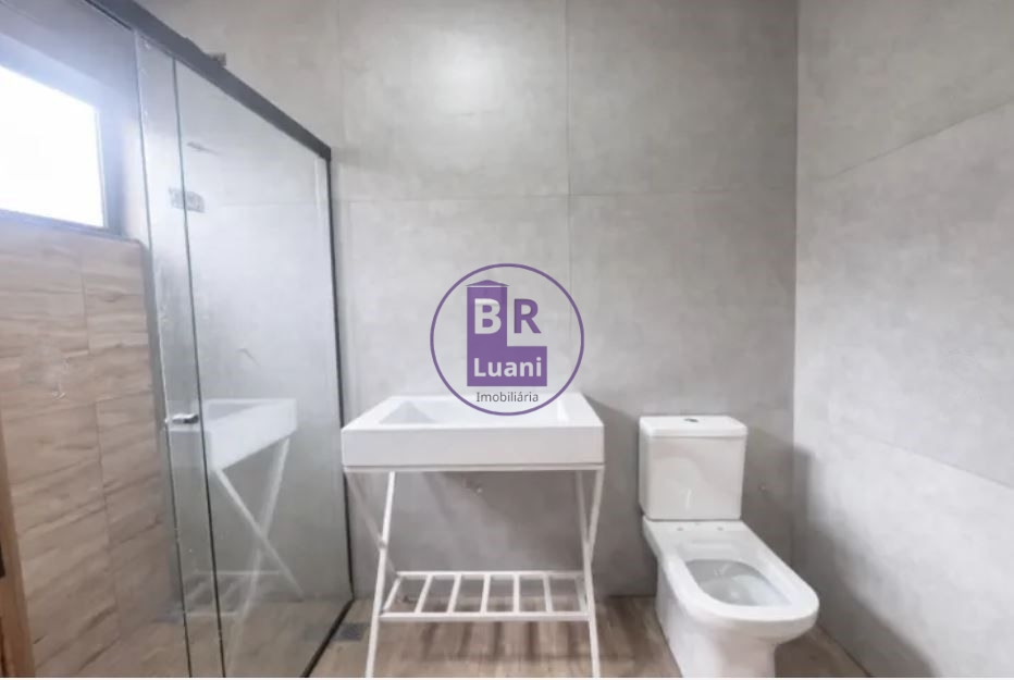 Linda casa à venda toda reformada com 3 dormitórios sendo 1 