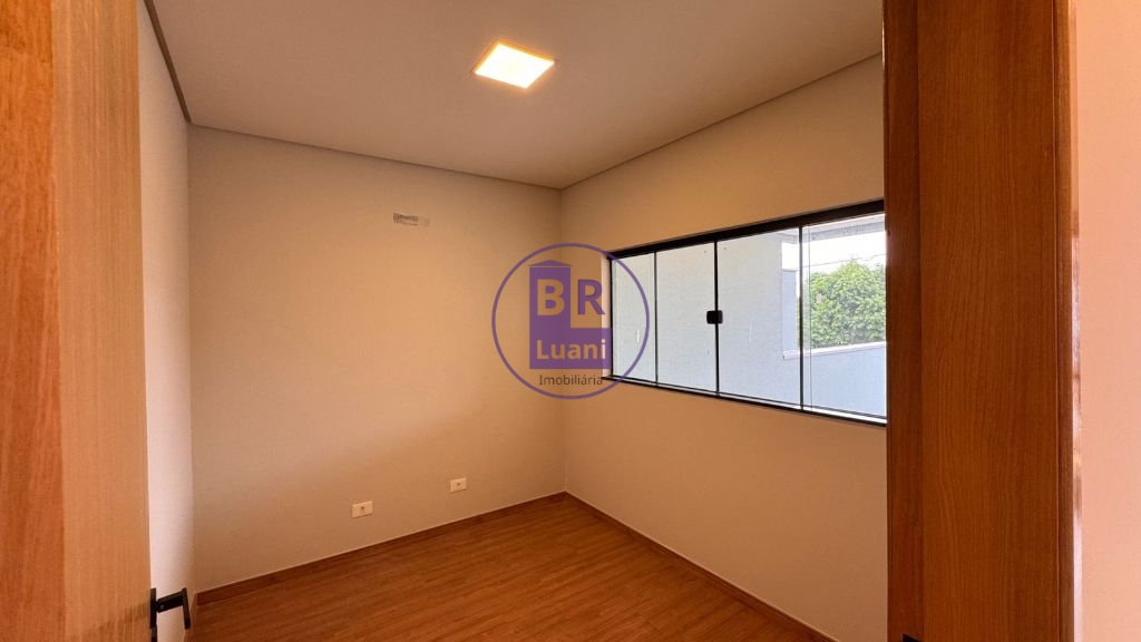 Vendo linda casa de 3 quartos, ótima localização no moradas 