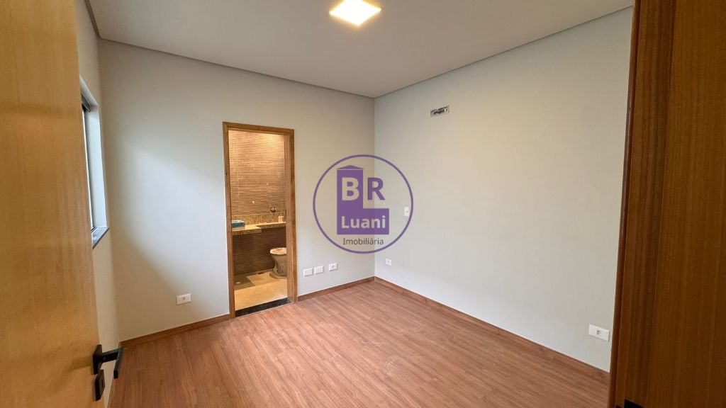 Vendo linda casa de 3 quartos, ótima localização no moradas 
