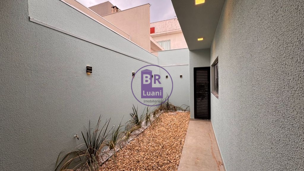 Vendo linda casa de 3 quartos, ótima localização no moradas 