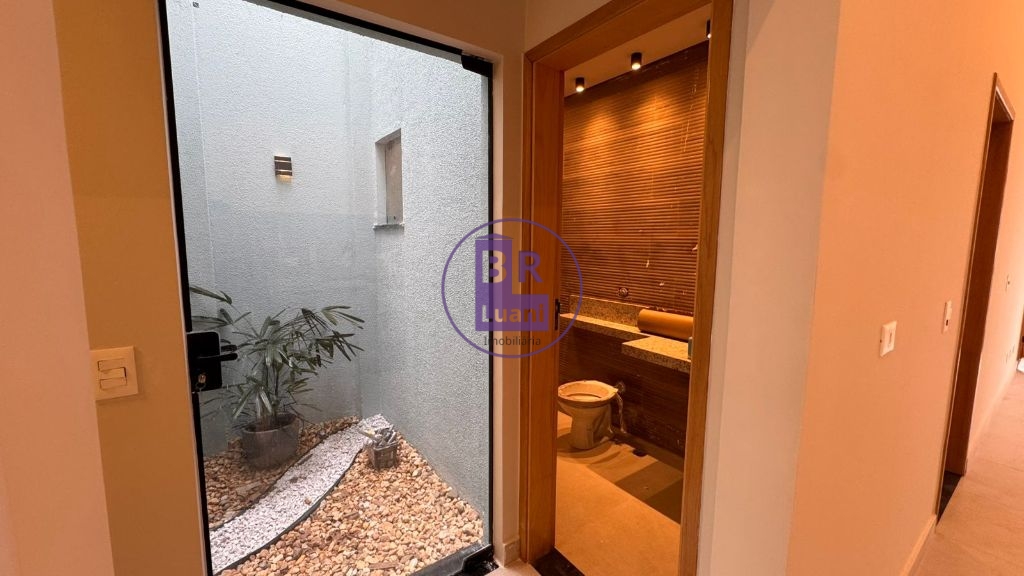 Vendo linda casa de 3 quartos, ótima localização no moradas 