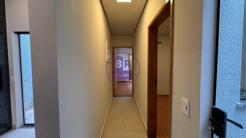 Vendo linda casa de 3 quartos, ótima localização no moradas 