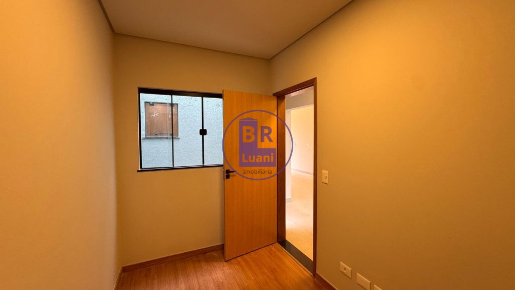 Vendo linda casa de 3 quartos, ótima localização no moradas 