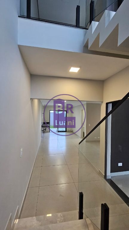 Sobrado de alto padrão à venda em condomínio fechado
