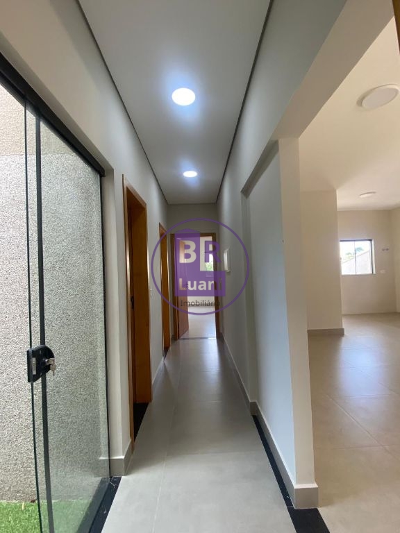 Linda casa nova com 3 dormitórios sendo 1 suíte com um ótima